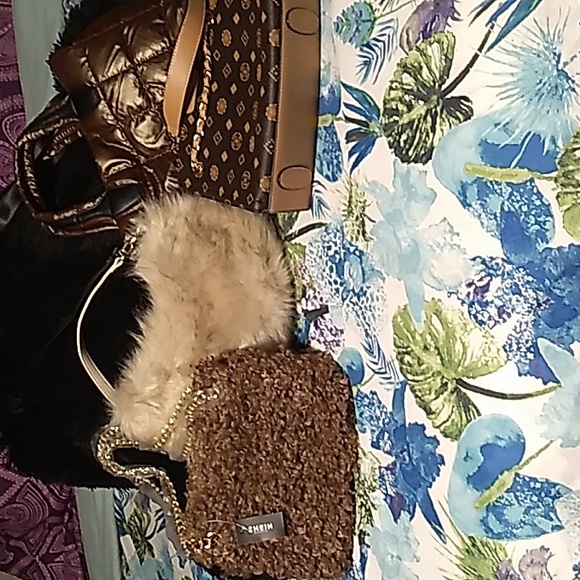 BUNDLE OF HANDBAGS. NOT WORN - Picture 2 of 4